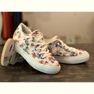 Blowfish floral ankle sneaker size 11